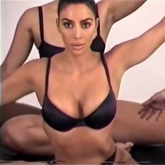 NEW! SKIMS Onyx Satin Bra - Picture 2 of 7